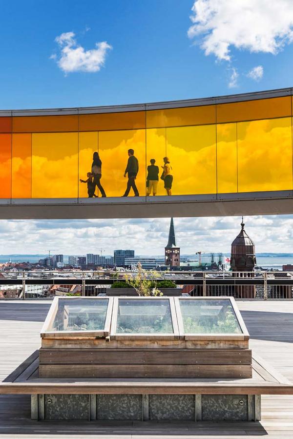 Your rainbow panorama på toppen af ARoS Aarhus Kunstmuseum