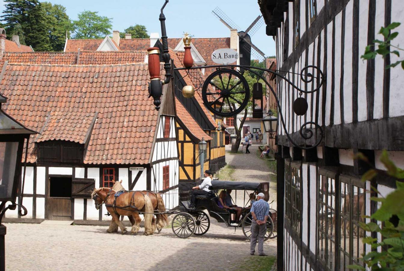 Lilletorv med hestevogn i Den Gamle By i Aarhus