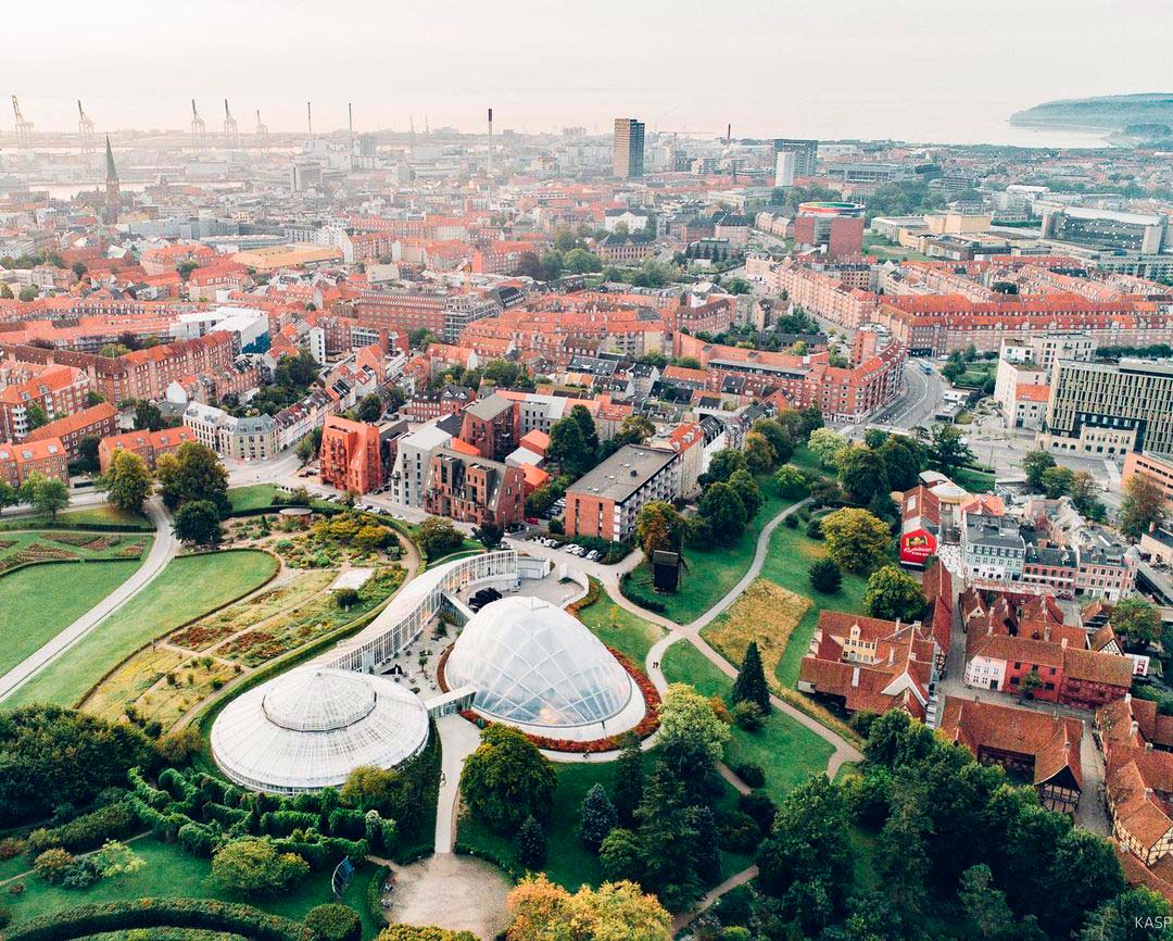 Luftfoto af Aarhus set fra Væksthusene
