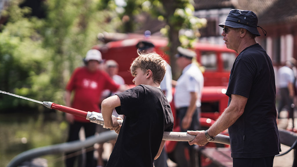 Far og søn i Den Gamle By i Aarhus