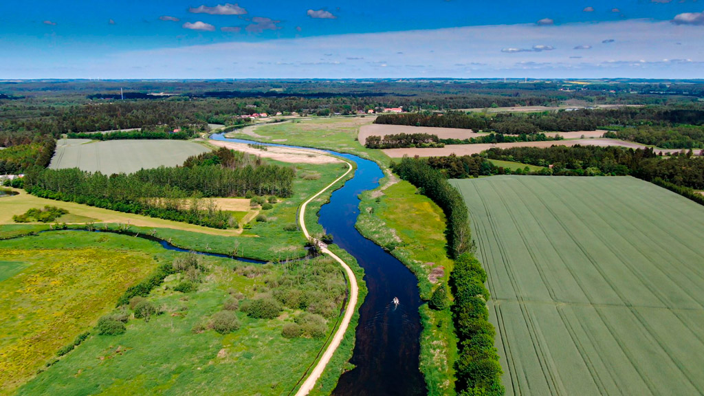 Der Treidelpfad Trækstien entlang der Fluß Gudenå