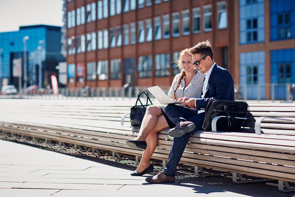 Møde på bænk på Europaplads i Aarhus
