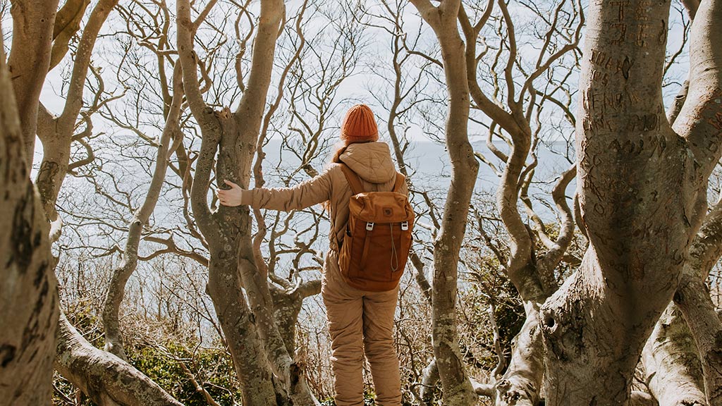 Kvinde i Troldeskoven på Jernhatten på Djursland