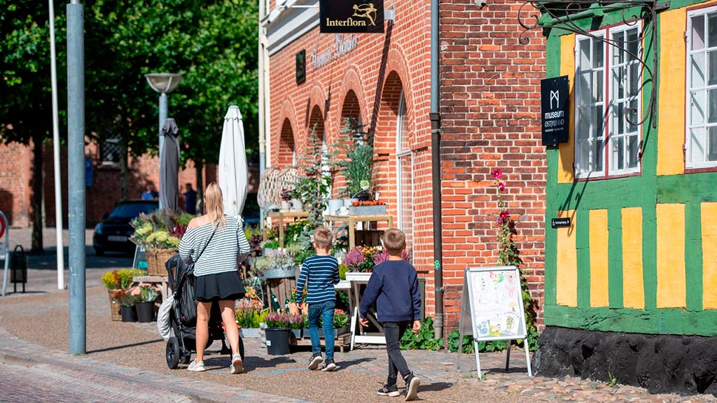 Familie på shopping i Grenaa