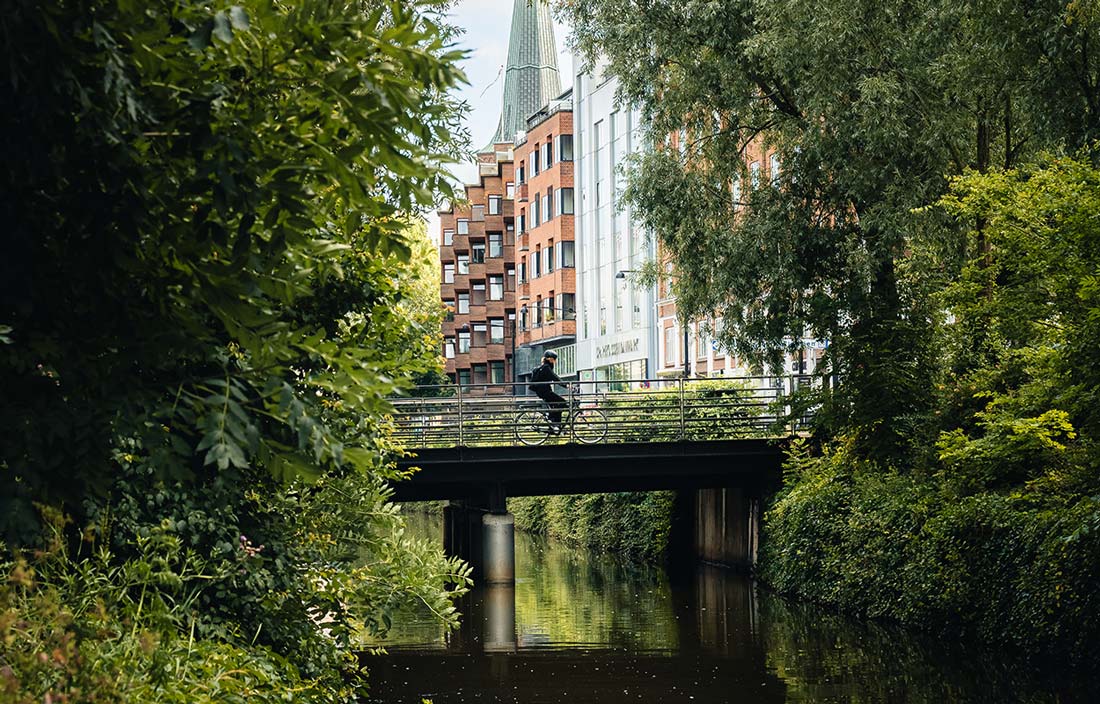 Cyklist ved åen i Aarhus