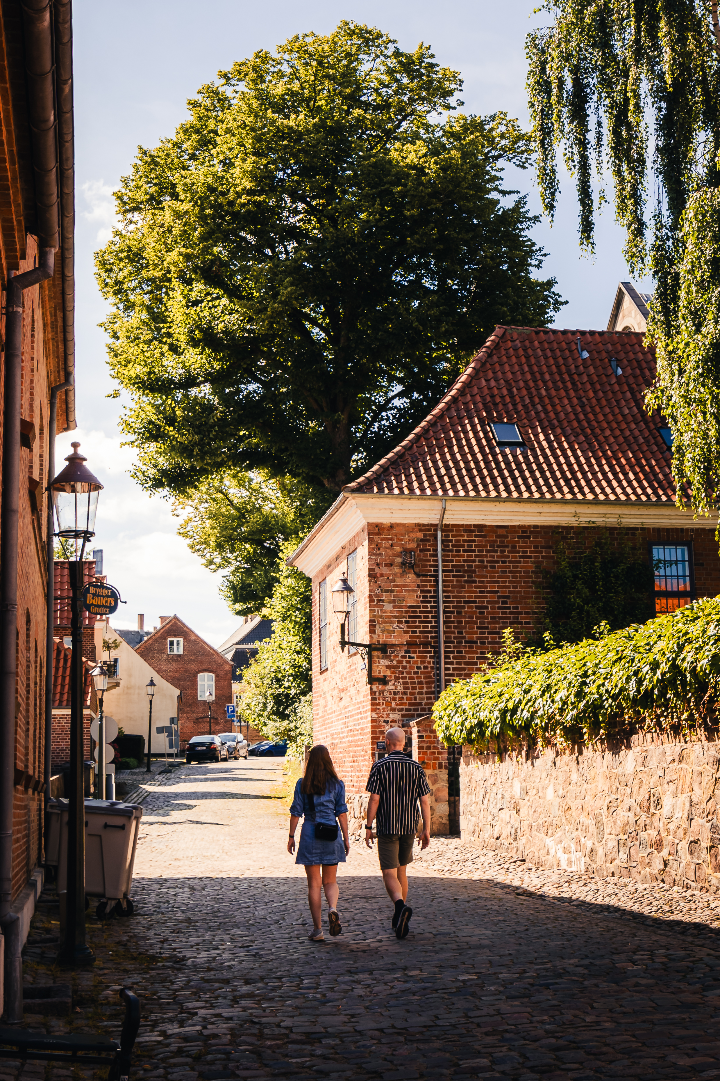 par går gennem Nytorvgyde i Viborg