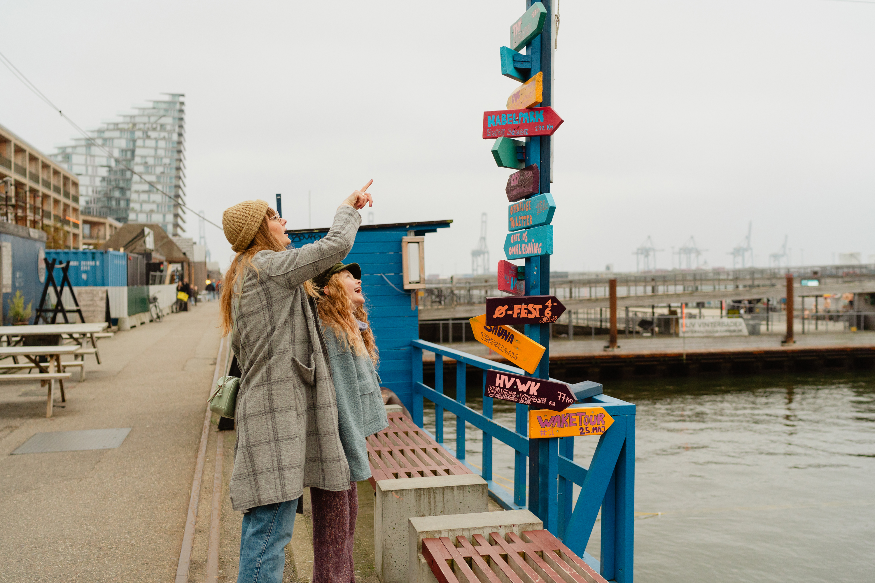 Mor og datter finder vej på Aarhus Ø