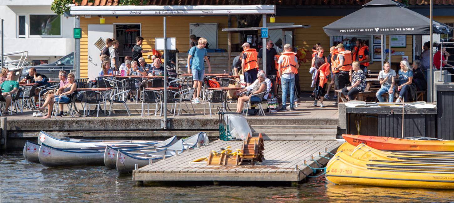 Rent a canoe by the Gudenå River in the Lake District