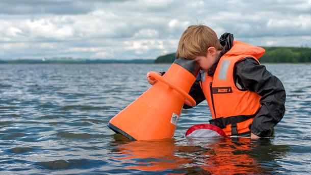 Activities in the water by Karpenhøj Nature Center in National Park Mols Bjerge