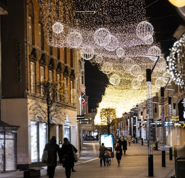 Juleshopping under lysende stjernehimmel i Aarhus