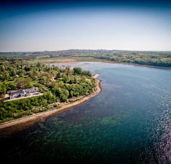 Kaløvig Center Hotel by the water in the forest