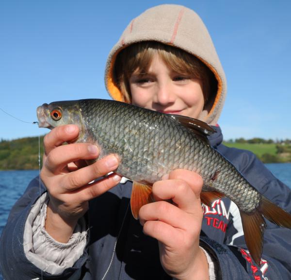 Børn med på fisketur