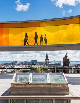 Your rainbow panorama på toppen af ARoS Aarhus Kunstmuseum